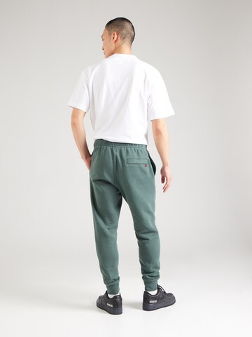 Effilé Pantalon 'CLUB' Nike Sportswear en vert