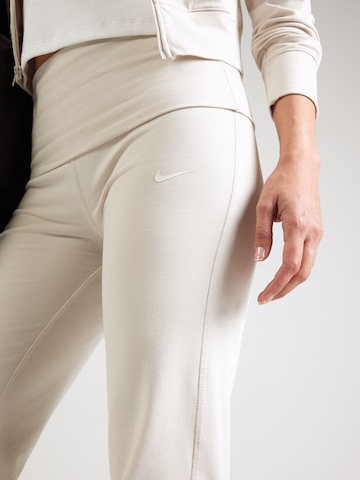 Regular Pantalon Nike Sportswear en blanc