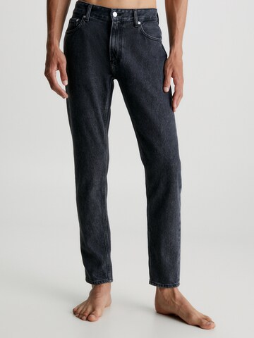 Calvin Klein Jeans Štandardný strih Džínsy - Čierna: predná strana