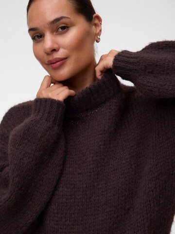 Vero Moda Maternity - Jersey 'MAYBE' en marrón