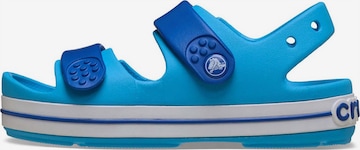 Chaussures ouvertes Crocs en bleu : devant