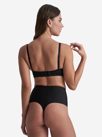 Bye Bra - Braga moldeadora 'Waist Control Thong' en negro