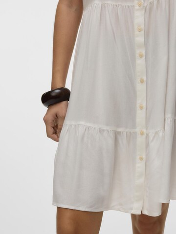 Robe-chemise 'VMBumpy' VERO MODA en blanc