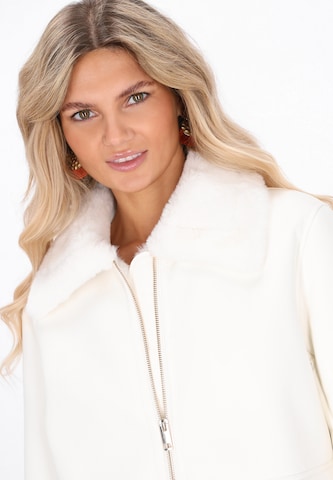 Manteau d’hiver usha FESTIVAL en blanc