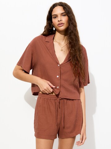 Pull&Bear Loosefit Kalhoty – hnědá