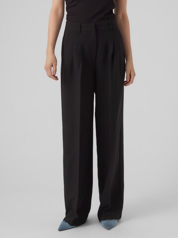 VERO MODA Loose fit Pleat-front trousers 'IMANI' in Black: front