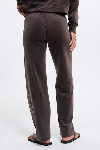 Juicy Couture - Loosefit Pantalón 'OLD GOTHIC' en marrón