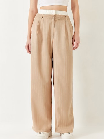 Bianco Lucci - Pierna ancha Pantalón plisado en beige: frente