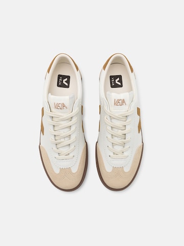 Veja Låg sneaker 'Volley' i vit