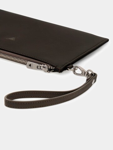 GUESS Wallet 'Milano' in Brown