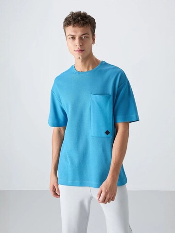 Tommy Life T-Shirts in Blau: Vorderseite
