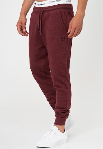 INDICODE JEANS Tapered Broek 'Eberline' in Rood: voorkant