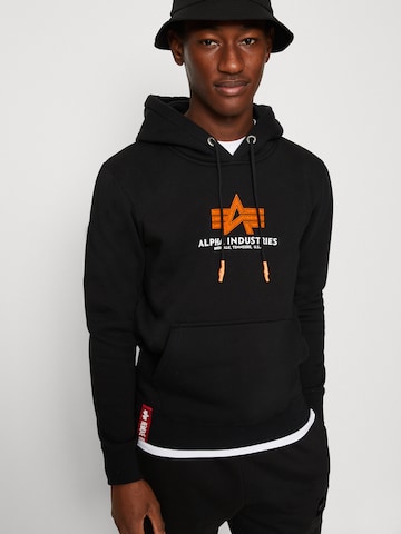 ALPHA INDUSTRIES Sweatshirt in Schwarz