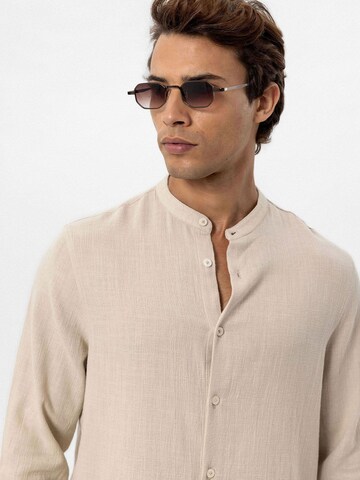 Antioch - Ajuste regular Camisa 'Italo' en beige