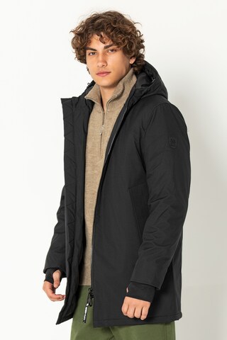 Ron Tomson Winterjacke, Model trägt Größe M in Schwarz