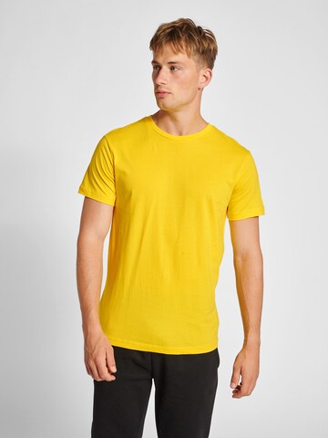 T-Shirt Hummel en jaune : devant