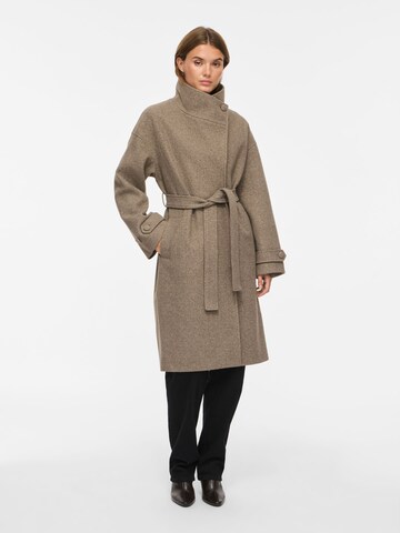 Cappotto invernale 'LONNI' di VILA in beige: frontale