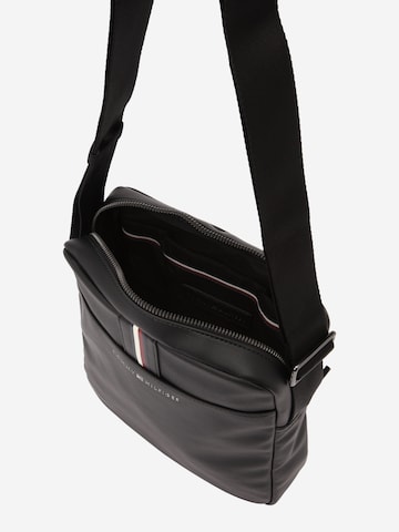 TOMMY HILFIGER Tasche in Schwarz