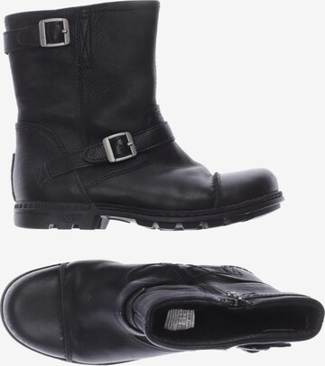 UGG Dress Boots in 34 in Black: front