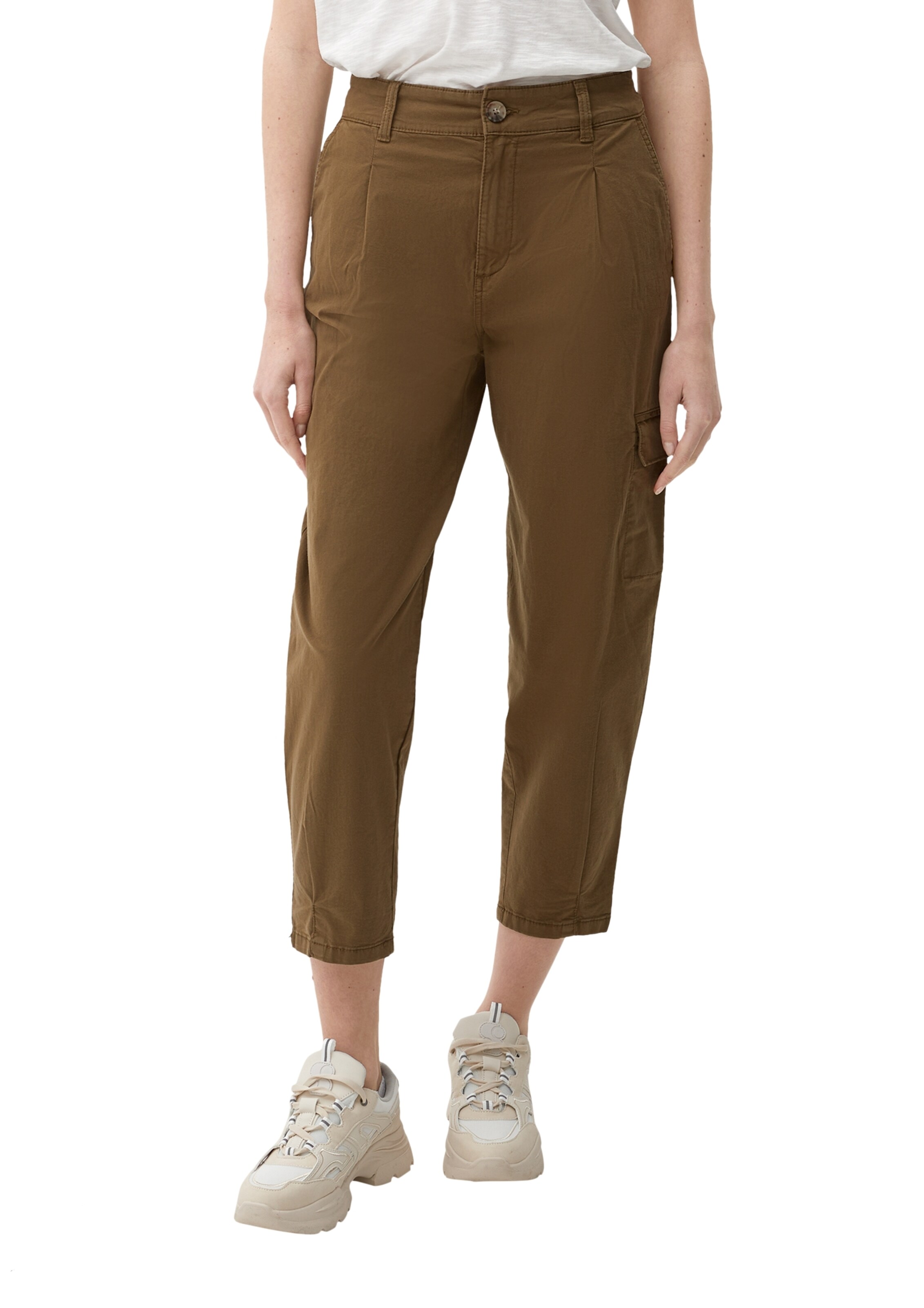 s.Oliver Tapered Cargo trousers in Green: front