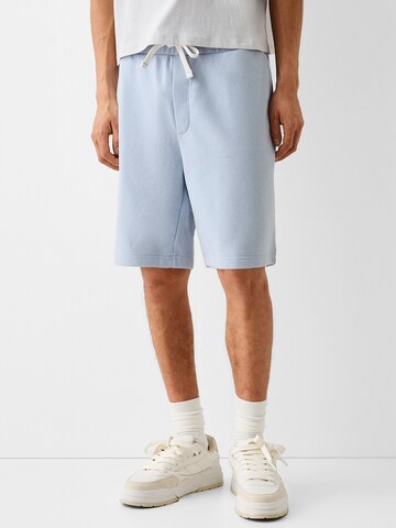 Bershka Loose fit Trousers in Blue: front