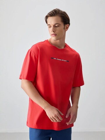Tommy Life Shirt in Red: front