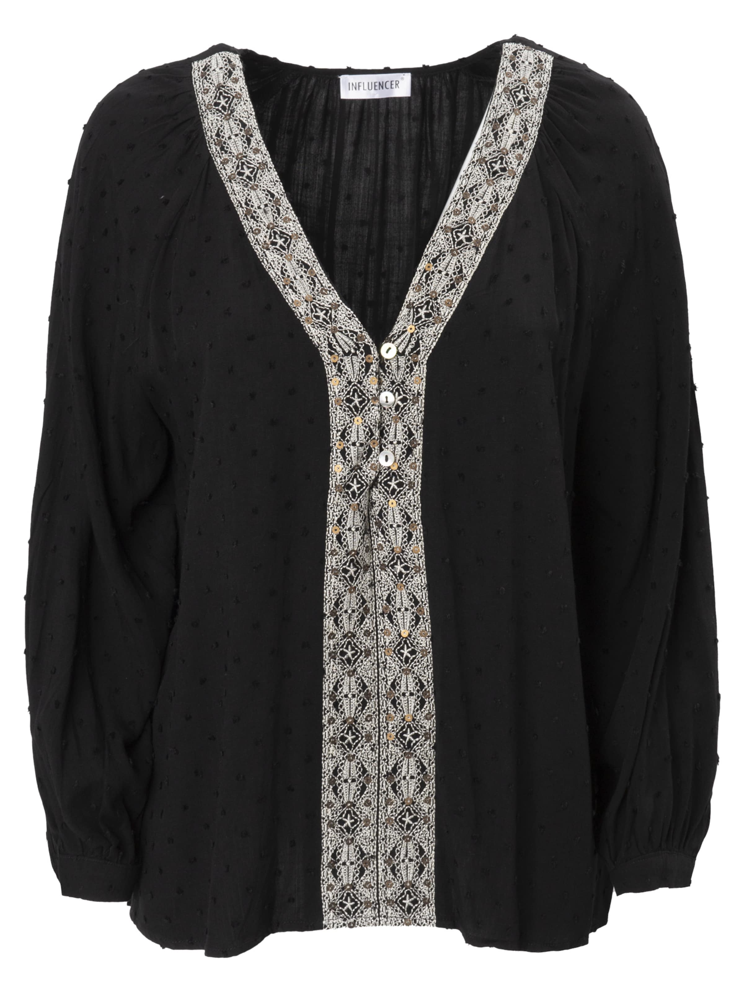 Influencer Blouse in Black: front