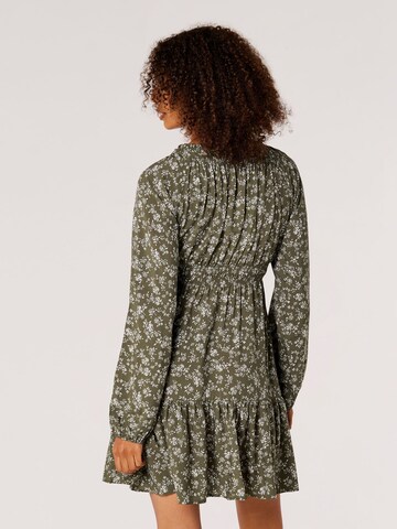 Apricot Kleid in Grün
