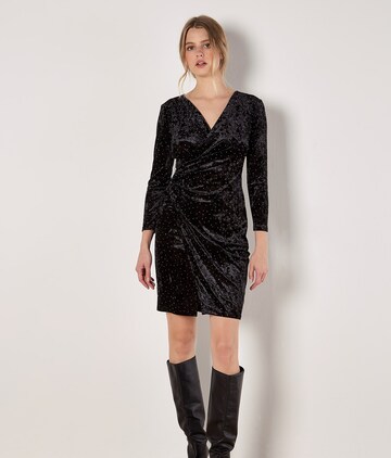 Apricot Dress ' ' in Black: front