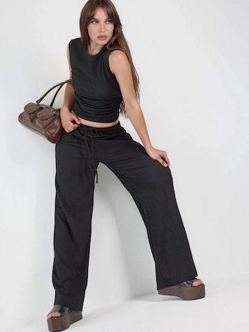 Busem Wide leg Trousers in Black