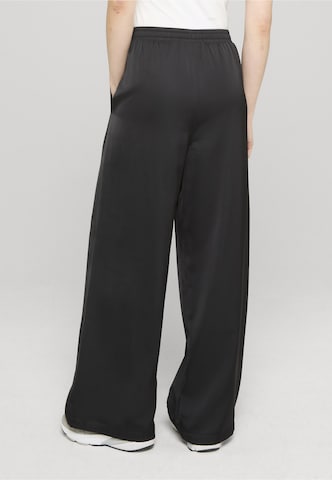 Sergio Tacchini Wide leg Bandplooibroek 'Ermitage' in Zwart