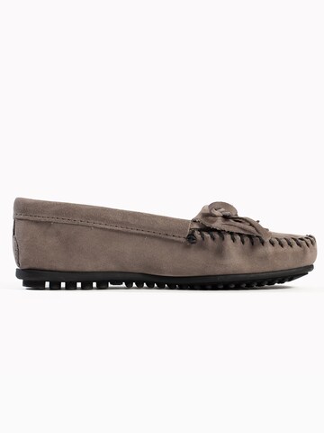 Minnetonka Moccasin 'Kilty' in Grey