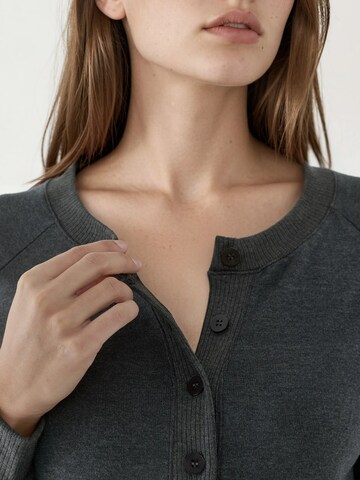 Cardigan Busem en gris