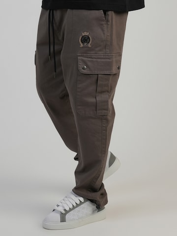 Loosefit Pantalon cargo SikSilk en marron : devant