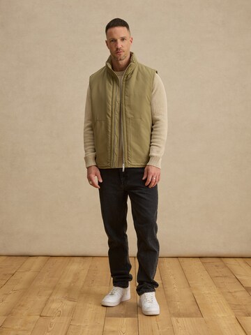 DAN FOX APPAREL Vest 'Kuzey' in Green