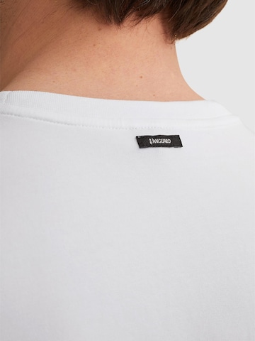 VANGUARD - Camiseta 'T-shirt with badge' en blanco