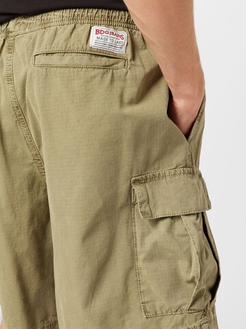 BDG Urban Outfitters Loosefit Cargohose in Grün