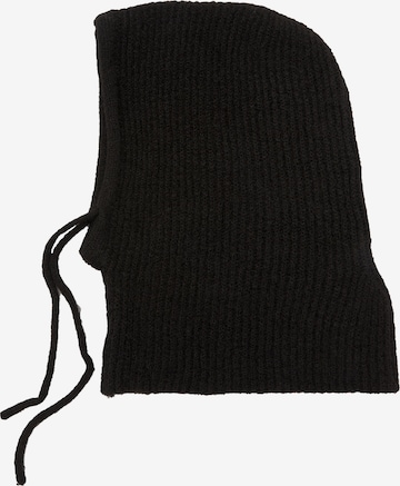 Căciulă de la Pull&Bear pe negru: față