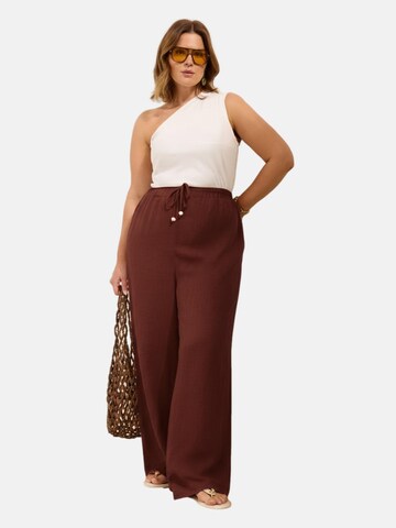 regular Pantaloni di Friends Like These in marrone: frontale