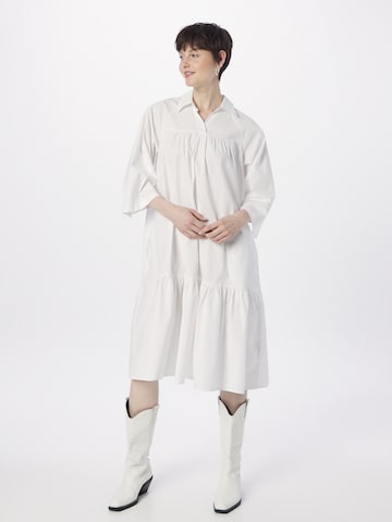 Robe-chemise MSCH COPENHAGEN en blanc : devant