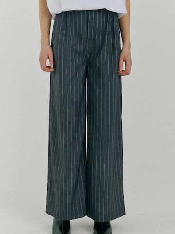 regular Pantaloni di NORR in verde: frontale