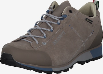 Chaussure basse Dolomite en beige : devant