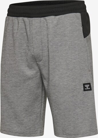 Hummel Regular Workout Pants in Grey: front