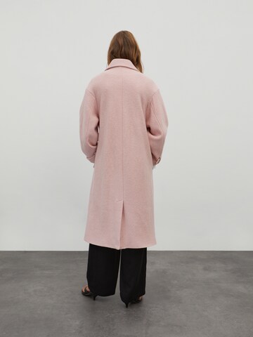 Manteau mi-saison 'Bieke' EDITED en rose