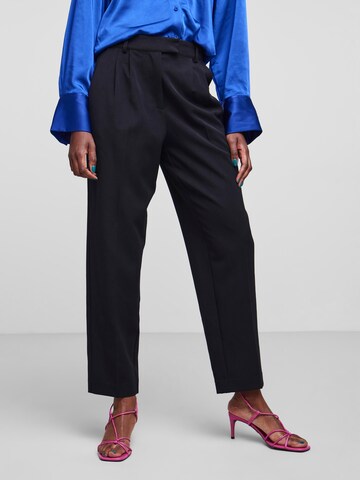 Y.A.S Regular Pleat-Front Pants 'Sorah' in Black: front