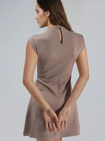 Busem - Vestido em bege