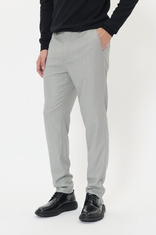 Matinique Regular Hose 'Liam' in Grau: Vorderseite
