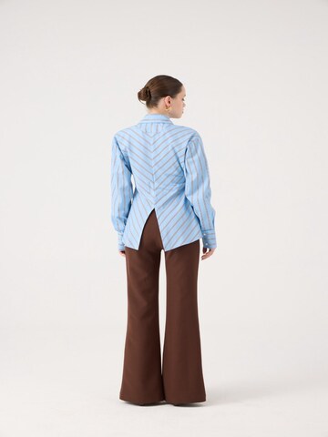HOLLY LOLLY Flared Pantalon in Bruin