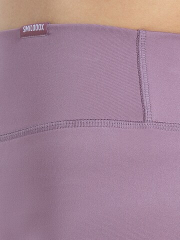 Smilodox Slimfit Shorts ' Darbie ' in Lila