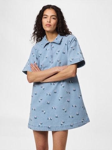 Robe-chemise 'PCFlora' PIECES en bleu : devant